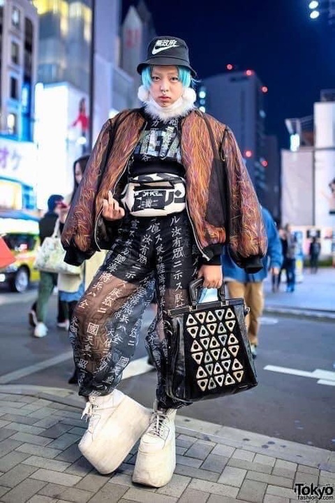 Giật mình với street style kiểu Nhật mà cứ ngỡ lễ hội hóa trang - Ảnh 6. Giật mình với street style kiểu Nhật mà cứ ngỡ lễ hội hóa trang - Ảnh 6.