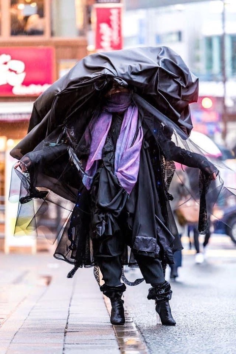 Giật mình với street style kiểu Nhật mà cứ ngỡ lễ hội hóa trang - Ảnh 5. Giật mình với street style kiểu Nhật mà cứ ngỡ lễ hội hóa trang - Ảnh 5.