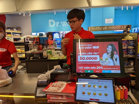 Mô hình bán lẻ đa tiện ích bên trong cửa hàng WIN - Ảnh 6. Mô hình bán lẻ đa tiện ích bên trong cửa hàng WIN - Ảnh 6.