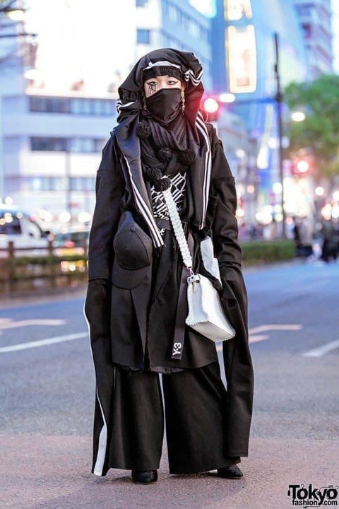 Giật mình với street style kiểu Nhật mà cứ ngỡ lễ hội hóa trang - Ảnh 3. Giật mình với street style kiểu Nhật mà cứ ngỡ lễ hội hóa trang - Ảnh 3.