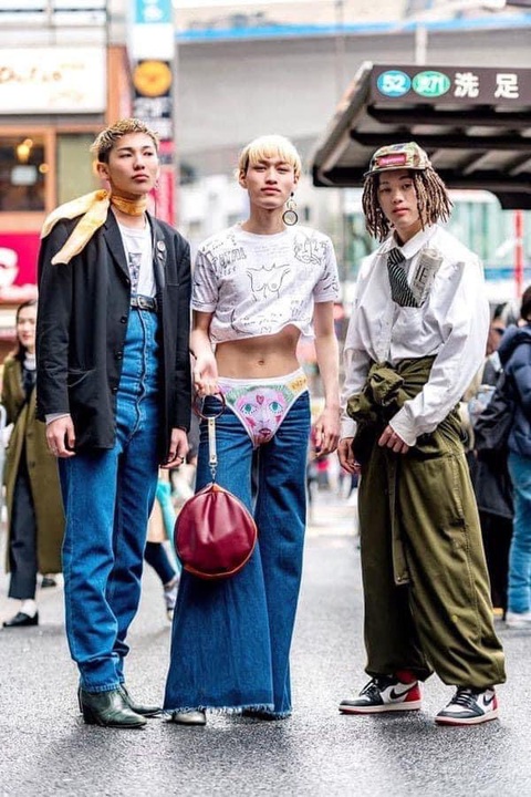 Giật mình với street style kiểu Nhật mà cứ ngỡ lễ hội hóa trang - Ảnh 1. Giật mình với street style kiểu Nhật mà cứ ngỡ lễ hội hóa trang - Ảnh 1.