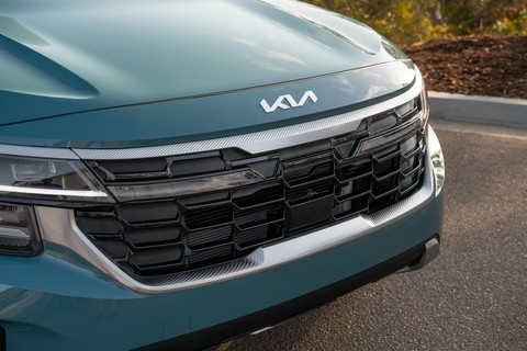 Kia Seltos 2024 thay diện mạo, động cơ mạnh hơn, có thể bán tại Việt Nam năm sau - Ảnh 3. Kia Seltos 2024 thay diện mạo, động cơ mạnh hơn, có thể bán tại Việt Nam năm sau - Ảnh 3.
