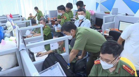 Công ty tài chính nước ngoài chơi trò cắt ghép hình ảnh, vu khống để... đòi nợ - Ảnh 3. Công ty tài chính nước ngoài chơi trò cắt ghép hình ảnh, vu khống để... đòi nợ - Ảnh 3.