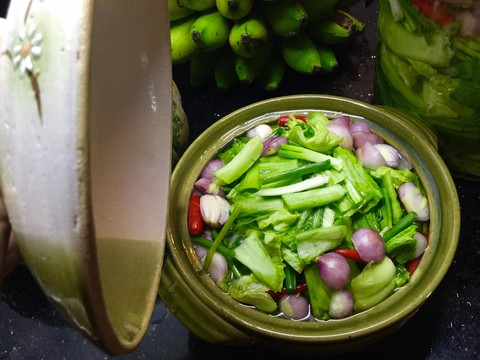 Bùi ngùi măng lưỡi lợn, cay mắt hành muối nén - Ảnh 2. Bùi ngùi măng lưỡi lợn, cay mắt hành muối nén - Ảnh 2.