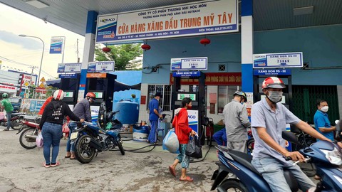 Thị trường xăng dầu ổn định trở lại - Ảnh 1. Thị trường xăng dầu ổn định trở lại - Ảnh 1.