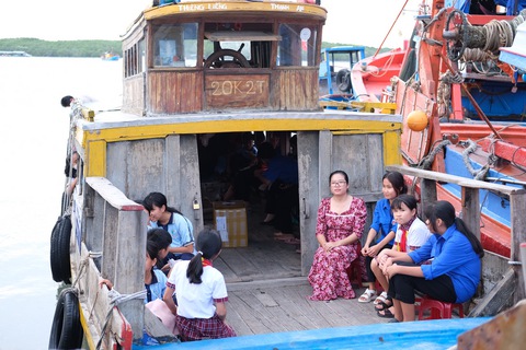 Gieo chữ ở xã đảo Thạnh An - Ảnh 1. Gieo chữ ở xã đảo Thạnh An - Ảnh 1.
