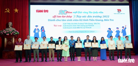 Ngày Nhà giáo Việt Nam, trao yêu thương trong từng suất học bổng - Ảnh 18. Ngày Nhà giáo Việt Nam, trao yêu thương trong từng suất học bổng - Ảnh 18.