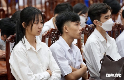Ngày Nhà giáo Việt Nam, trao yêu thương trong từng suất học bổng - Ảnh 3. Ngày Nhà giáo Việt Nam, trao yêu thương trong từng suất học bổng - Ảnh 3.