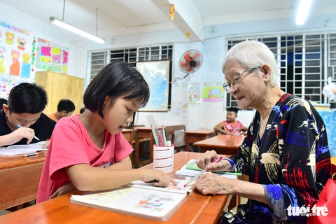 Bà Hai ơi, dạy chữ cho con con với... - Ảnh 5. Bà Hai ơi, dạy chữ cho con con với... - Ảnh 5.