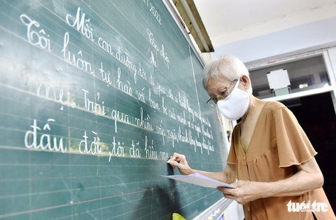 Bà Hai ơi, dạy chữ cho con con với... - Ảnh 6. Bà Hai ơi, dạy chữ cho con con với... - Ảnh 6.