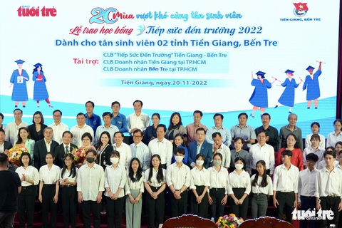 Ngày Nhà giáo Việt Nam, trao yêu thương trong từng suất học bổng - Ảnh 19. Ngày Nhà giáo Việt Nam, trao yêu thương trong từng suất học bổng - Ảnh 19.