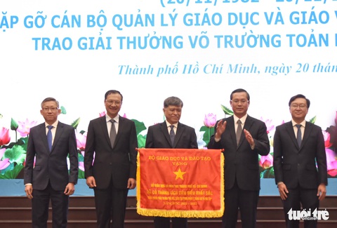 Thầy cô luôn là trái tim của hệ thống giáo dục - Ảnh 2. Thầy cô luôn là trái tim của hệ thống giáo dục - Ảnh 2.