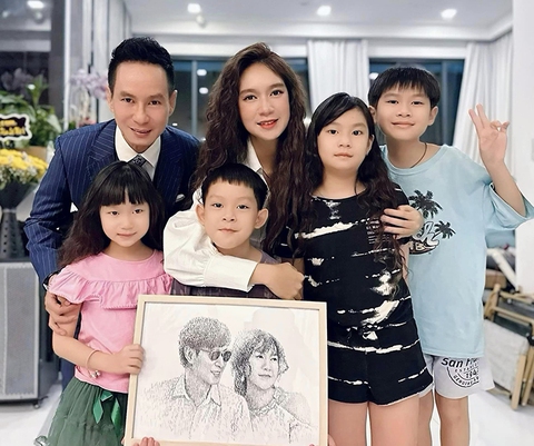 Ảnh vui sao Việt 20-11: Con gái Quyền Linh trở về tuổi thơ - Ảnh 4. Ảnh vui sao Việt 20-11: Con gái Quyền Linh trở về tuổi thơ - Ảnh 4.