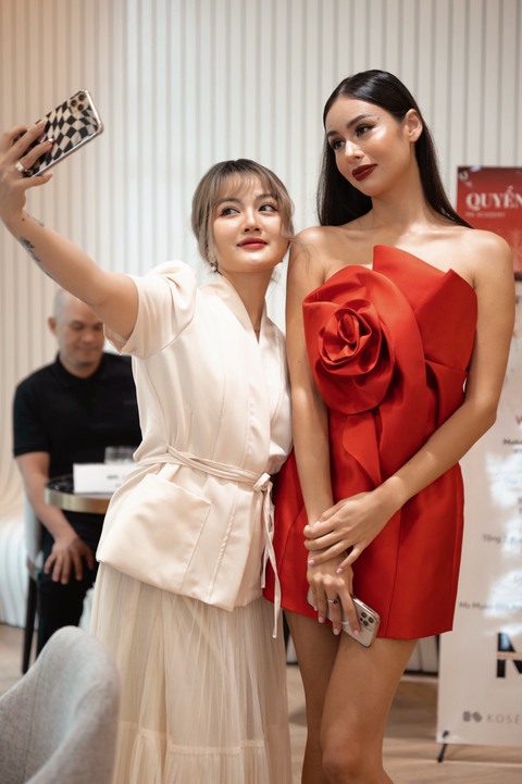 Myka Nguyễn ‘bỏ nhỏ’ mẹo trang điểm cho mùa lễ hội 2022 - Ảnh 5. Myka Nguyễn ‘bỏ nhỏ’ mẹo trang điểm cho mùa lễ hội 2022 - Ảnh 5.