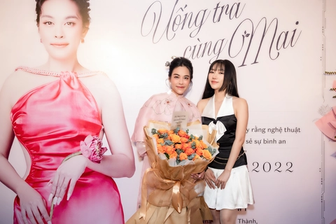 Học trò tri ân cô giáo O Sen - Ngọc Mai nhân ngày 20-11 - Ảnh 6. Học trò tri ân cô giáo O Sen - Ngọc Mai nhân ngày 20-11 - Ảnh 6.