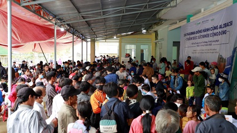 Dược Hậu Giang góp tay chăm sóc sức khỏe cho người dân Quảng Ngãi sau bão lũ - Ảnh 2. Dược Hậu Giang góp tay chăm sóc sức khỏe cho người dân Quảng Ngãi sau bão lũ - Ảnh 2.