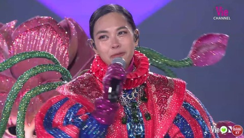 Khoảnh khắc lộ diện lem nhem của top 3 Ca sĩ mặt nạ - Ảnh 2. Khoảnh khắc lộ diện lem nhem của top 3 Ca sĩ mặt nạ - Ảnh 2.