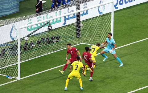 Cựu trọng tài FIFA Võ Minh Trí: ‘Phần mềm việt vị cho thấy cầu thủ Ecuador việt vị một phần chân - Ảnh 2. Cựu trọng tài FIFA Võ Minh Trí: ‘Phần mềm việt vị cho thấy cầu thủ Ecuador việt vị một phần chân - Ảnh 2.