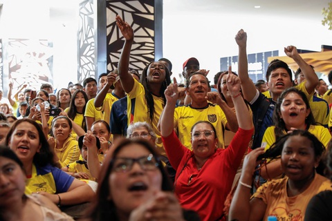 Người hâm mộ Ecuador nói gì sau chiến thắng mở màn tại World Cup? - Ảnh 1. Người hâm mộ Ecuador nói gì sau chiến thắng mở màn tại World Cup? - Ảnh 1.