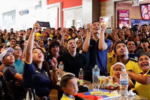 Người hâm mộ Ecuador nói gì sau chiến thắng mở màn tại World Cup? - Ảnh 4. Người hâm mộ Ecuador nói gì sau chiến thắng mở màn tại World Cup? - Ảnh 4.