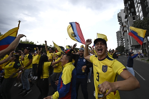 Người hâm mộ Ecuador nói gì sau chiến thắng mở màn tại World Cup? - Ảnh 6. Người hâm mộ Ecuador nói gì sau chiến thắng mở màn tại World Cup? - Ảnh 6.