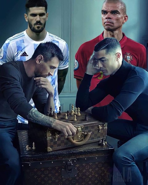 Ảnh chế khoảnh khắc lịch sử của Ronaldo và Messi - Ảnh 4. Ảnh chế khoảnh khắc lịch sử của Ronaldo và Messi - Ảnh 4.