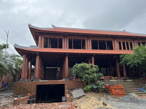 Bên trong biệt phủ của đại gia xây lố trên đất lúa và đất của Nhà nước có gì? - Ảnh 8. Bên trong biệt phủ của đại gia xây lố trên đất lúa và đất của Nhà nước có gì? - Ảnh 8.