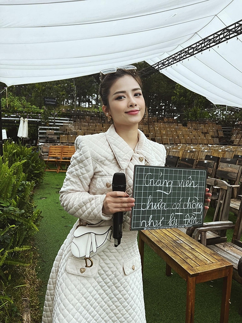 Ảnh vui sao Việt 21-11: Dương Hoàng Yến tuyển người yêu - Ảnh 1. Ảnh vui sao Việt 21-11: Dương Hoàng Yến tuyển người yêu - Ảnh 1.