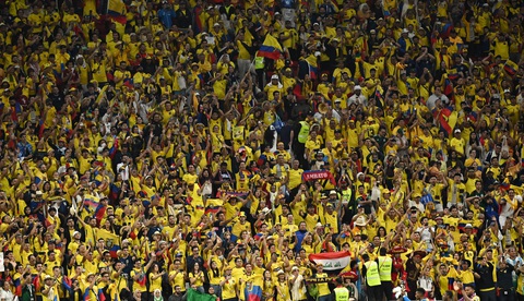 Hành động trái ngược của cổ động viên Ecuador và Qatar - Ảnh 3. Hành động trái ngược của cổ động viên Ecuador và Qatar - Ảnh 3.