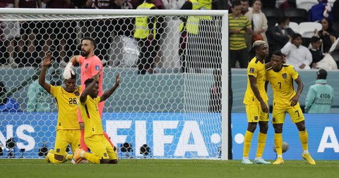 Chùm ảnh ngày khai mạc đầy ấn tượng của World Cup 2022 tại Qatar - Ảnh 9. Chùm ảnh ngày khai mạc đầy ấn tượng của World Cup 2022 tại Qatar - Ảnh 9.
