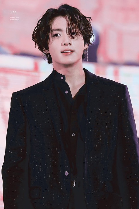 Sự nghiệp lẫy lừng của Jungkook, ca sĩ gây sốt ở World Cup 2022 - Ảnh 5. Sự nghiệp lẫy lừng của Jungkook, ca sĩ gây sốt ở World Cup 2022 - Ảnh 5.