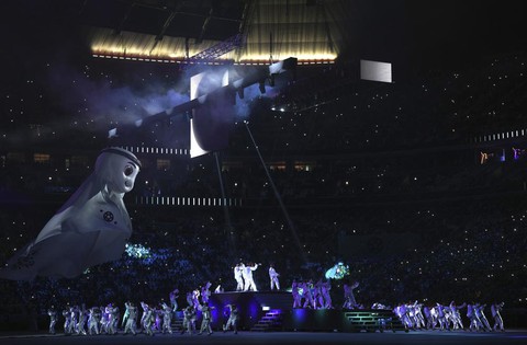 Chùm ảnh ngày khai mạc đầy ấn tượng của World Cup 2022 tại Qatar - Ảnh 4. Chùm ảnh ngày khai mạc đầy ấn tượng của World Cup 2022 tại Qatar - Ảnh 4.