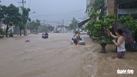 Tin sáng 21-11: Miền Trung và Nam Bộ mưa lớn đầu tuần; Đường dây nóng tố giác cá độ mùa World Cup - Ảnh 1. Tin sáng 21-11: Miền Trung và Nam Bộ mưa lớn đầu tuần; Đường dây nóng tố giác cá độ mùa World Cup - Ảnh 1.