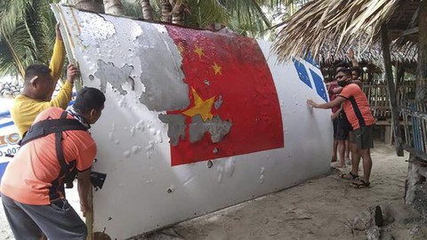 Philippines tố Trung Quốc giành vật thể nổi không xác định trên Biển Đông - Ảnh 1. Philippines tố Trung Quốc giành vật thể nổi không xác định trên Biển Đông - Ảnh 1.
