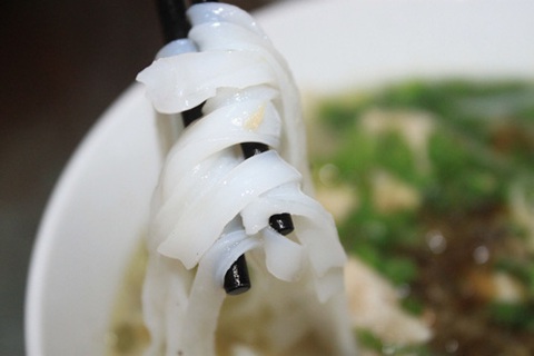 Ai ăn phở... cá lóc hông? - Ảnh 2. Ai ăn phở... cá lóc hông? - Ảnh 2.