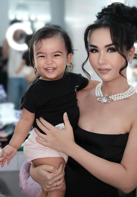 Ảnh vui sao Việt 22-11: Gia đình ba thế hệ toàn mỹ nhân nhà Hà Kiều Anh - Ảnh 11. Ảnh vui sao Việt 22-11: Gia đình ba thế hệ toàn mỹ nhân nhà Hà Kiều Anh - Ảnh 11.