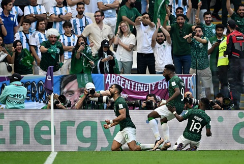 Địa chấn World Cup 2022: Saudi Arabia quật ngã Argentina 2-1 - Ảnh 1. Địa chấn World Cup 2022: Saudi Arabia quật ngã Argentina 2-1 - Ảnh 1.