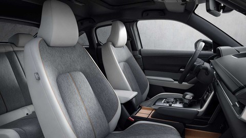 Mazda cập nhật xe điện đầu tiên nhưng ít ai biết tới vì cải tiến lùi - Ảnh 2. Mazda cập nhật xe điện đầu tiên nhưng ít ai biết tới vì cải tiến lùi - Ảnh 2.