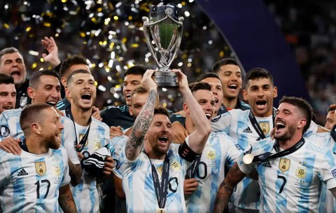 Messi và những cận vệ trung thành - Ảnh 2. Messi và những cận vệ trung thành - Ảnh 2.