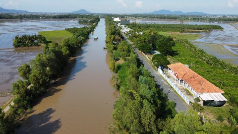 Đổi thay bên dòng kênh ông Kiệt - Ảnh 1. Đổi thay bên dòng kênh ông Kiệt - Ảnh 1.