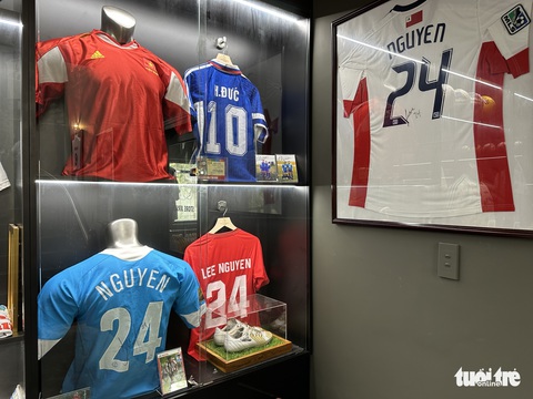 CĐV Việt Nam chi tiền tỉ mở thư viện bóng đá có Ronaldo, Messi - Ảnh 3. CĐV Việt Nam chi tiền tỉ mở thư viện bóng đá có Ronaldo, Messi - Ảnh 3.