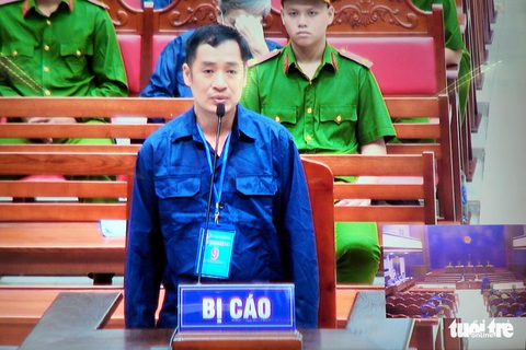 Luật sư đề nghị giảm nhẹ hình phạt cho con trai ‘trùm’ buôn lậu xăng vì hoàn cảnh gia đình - Ảnh 2. Luật sư đề nghị giảm nhẹ hình phạt cho con trai ‘trùm’ buôn lậu xăng vì hoàn cảnh gia đình - Ảnh 2.