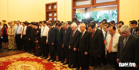 Lãnh đạo Đảng, Nhà nước và Quốc hội dâng hương, hoa cố Thủ tướng Võ Văn Kiệt - Ảnh 1. Lãnh đạo Đảng, Nhà nước và Quốc hội dâng hương, hoa cố Thủ tướng Võ Văn Kiệt - Ảnh 1.