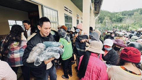 Trường đại học xin lỗi vì mời Hiền Hồ diễn, Ngọc Mai bảo vệ học trò bị chê hát dở - Ảnh 3. Trường đại học xin lỗi vì mời Hiền Hồ diễn, Ngọc Mai bảo vệ học trò bị chê hát dở - Ảnh 3.