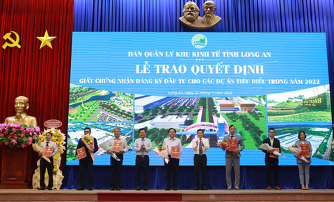 Các khu công nghiệp Long An thu hút 36 quốc gia đầu tư sau 25 năm - Ảnh 1. Các khu công nghiệp Long An thu hút 36 quốc gia đầu tư sau 25 năm - Ảnh 1.