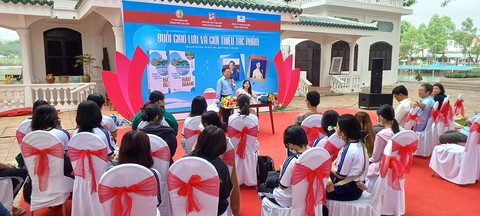 Chuyện trong nhà ngoài xóm miệt Hậu giang gây thương nhớ - Ảnh 1. Chuyện trong nhà ngoài xóm miệt Hậu giang gây thương nhớ - Ảnh 1.