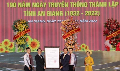 An Giang long trọng tổ chức kỷ niệm 190 năm ngày truyền thống - Ảnh 1. An Giang long trọng tổ chức kỷ niệm 190 năm ngày truyền thống - Ảnh 1.