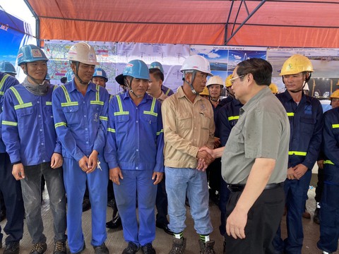 Thủ tướng kiểm tra, đôn đốc thi công cầu Mỹ Thuận 2 và cao tốc Mỹ Thuận - Cần Thơ - Ảnh 2. Thủ tướng kiểm tra, đôn đốc thi công cầu Mỹ Thuận 2 và cao tốc Mỹ Thuận - Cần Thơ - Ảnh 2.