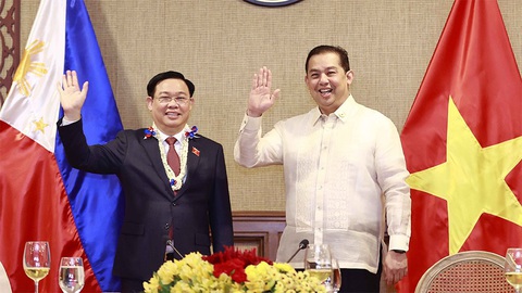 Chủ tịch Quốc hội Vương Đình Huệ hội đàm với Chủ tịch Hạ viện Philippines Martin Romualdez - Ảnh 1. Chủ tịch Quốc hội Vương Đình Huệ hội đàm với Chủ tịch Hạ viện Philippines Martin Romualdez - Ảnh 1.