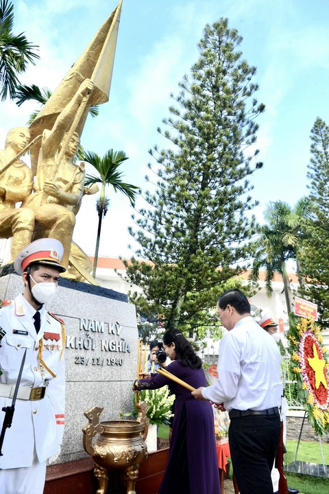 Lãnh đạo TP.HCM tưởng niệm đồng bào, chiến sĩ Nam Kỳ khởi nghĩa - Ảnh 1. Lãnh đạo TP.HCM tưởng niệm đồng bào, chiến sĩ Nam Kỳ khởi nghĩa - Ảnh 1.